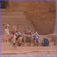 jordanie gezin trappen petra